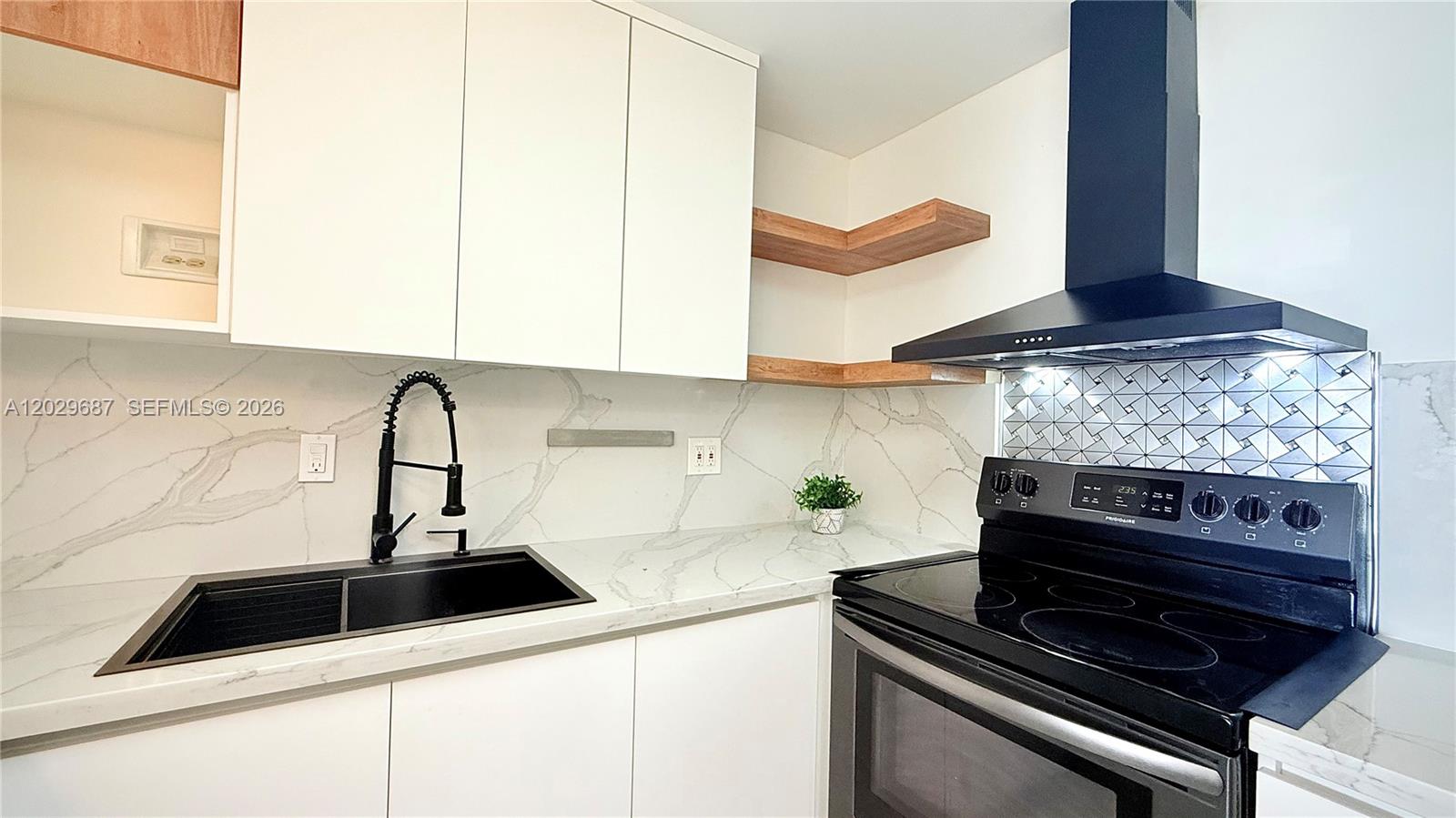 THREE HORIZONS SOUTH COND - Residential Lease