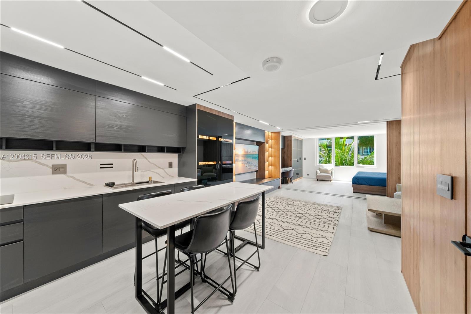 RONEY PALACE CONDO - Residential