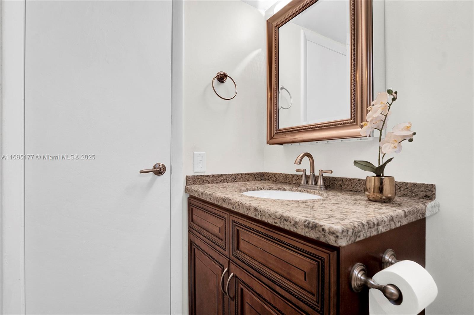 FOURTH GULFSTREAM GARDEN - Residential