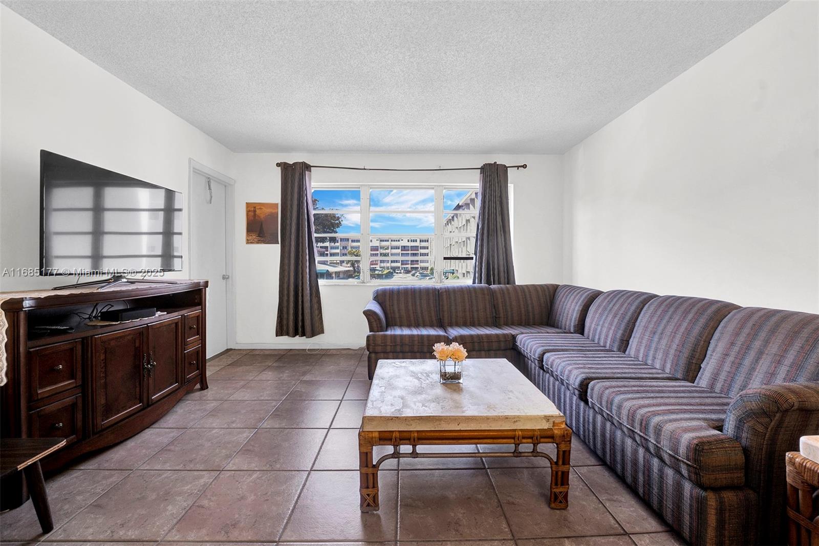 FOURTH GULFSTREAM GARDEN - Residential