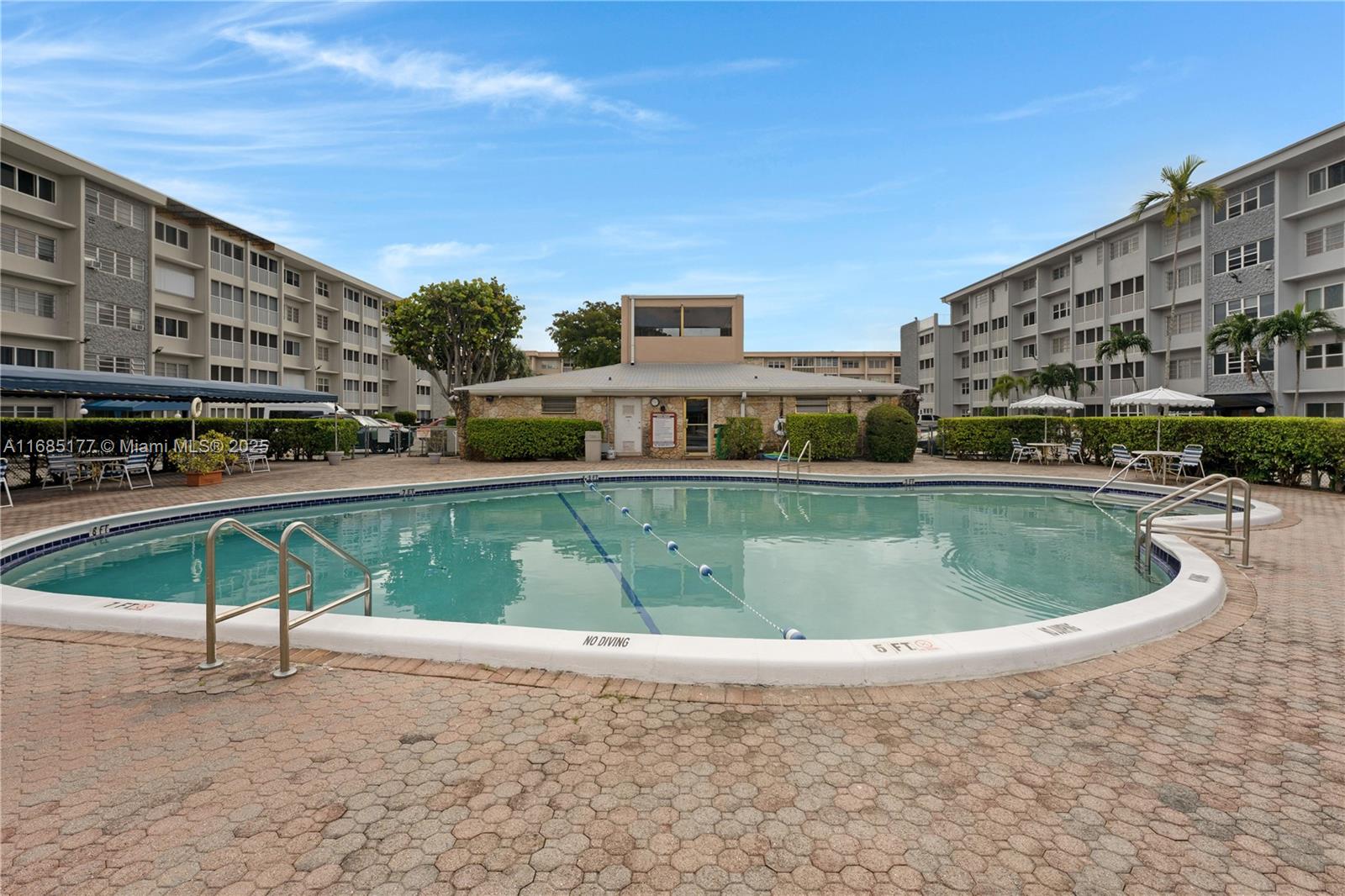 FOURTH GULFSTREAM GARDEN - Residential