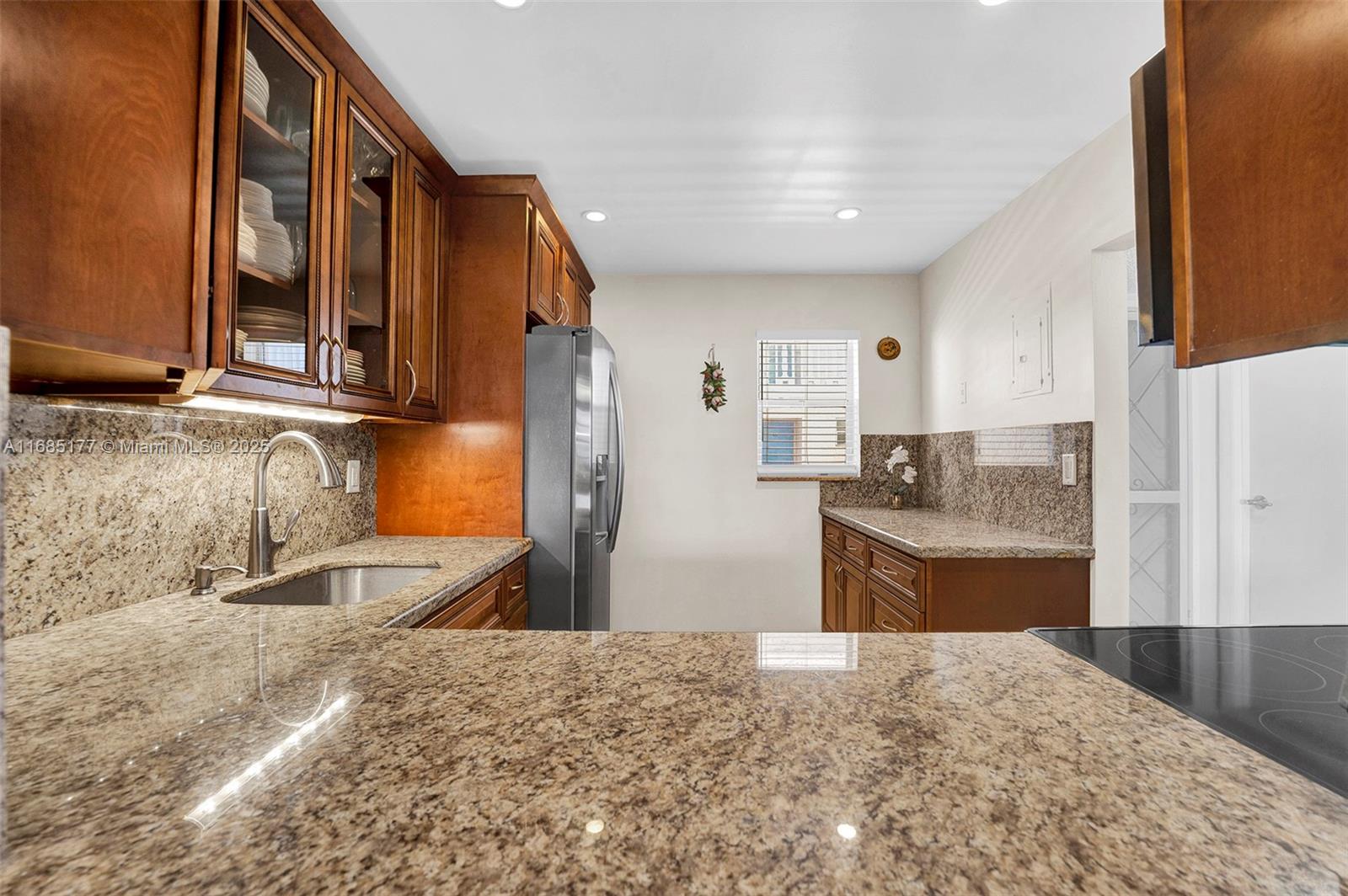 FOURTH GULFSTREAM GARDEN - Residential