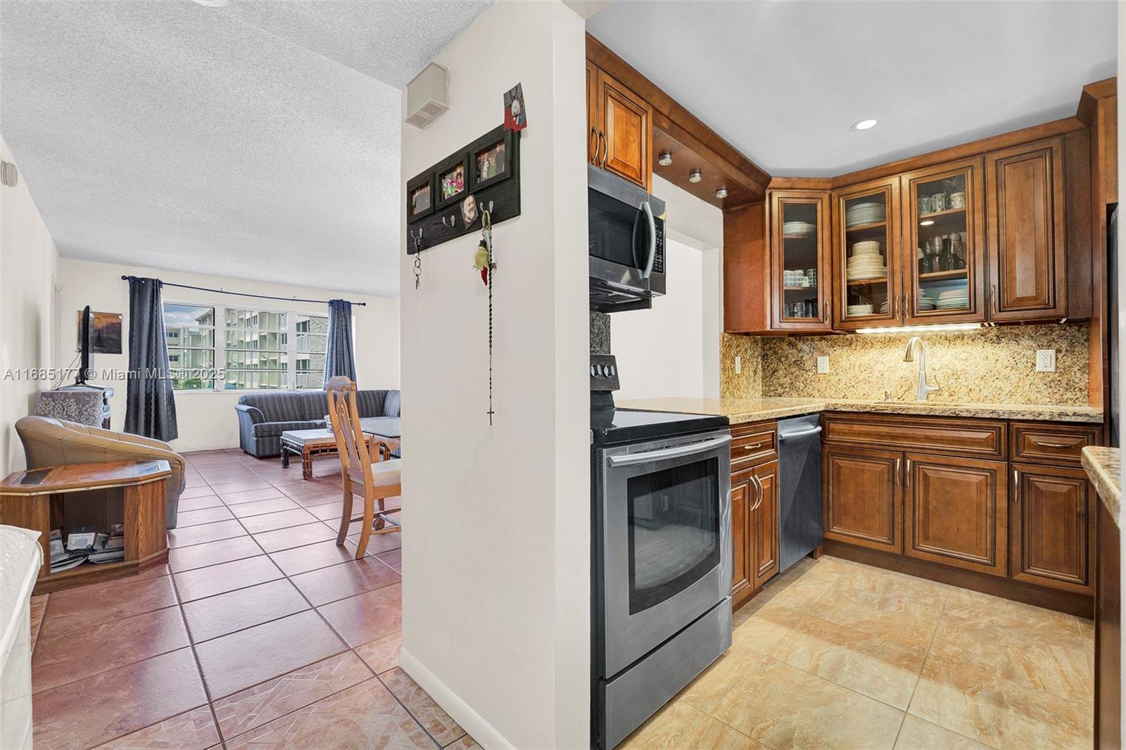 FOURTH GULFSTREAM GARDEN - Residential
