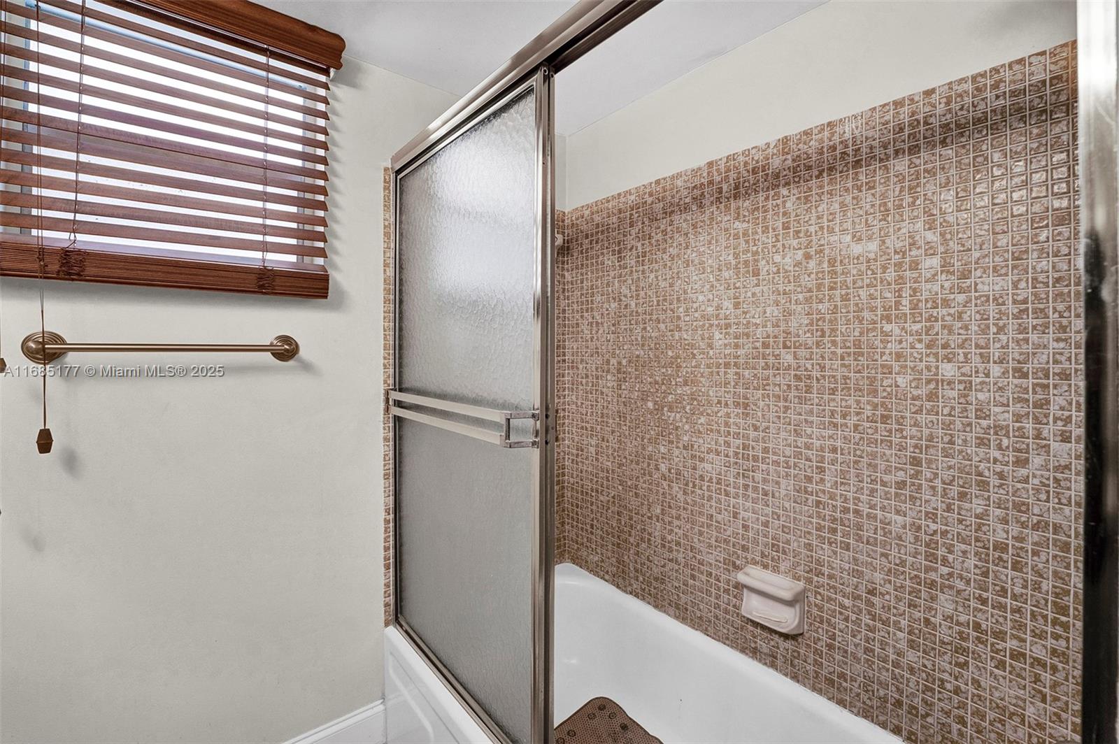 FOURTH GULFSTREAM GARDEN - Residential