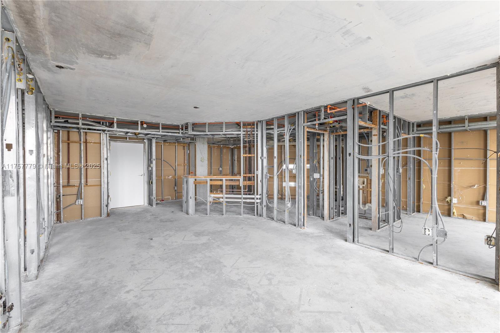 SUNSET HARBOUR SOUTH COND - Residential