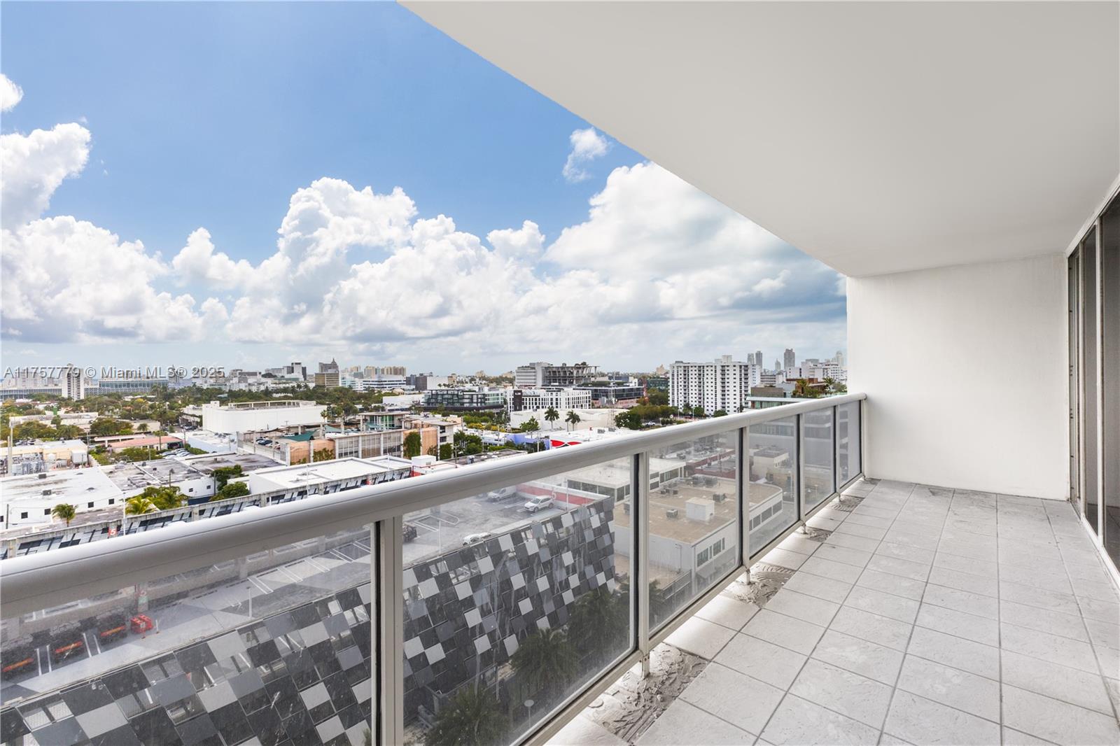 SUNSET HARBOUR SOUTH COND - Residential