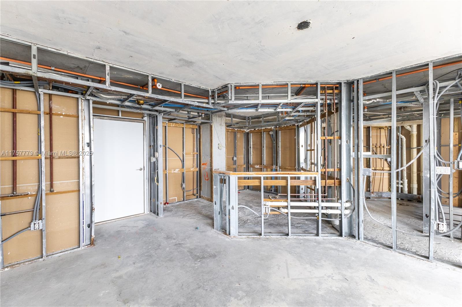 SUNSET HARBOUR SOUTH COND - Residential