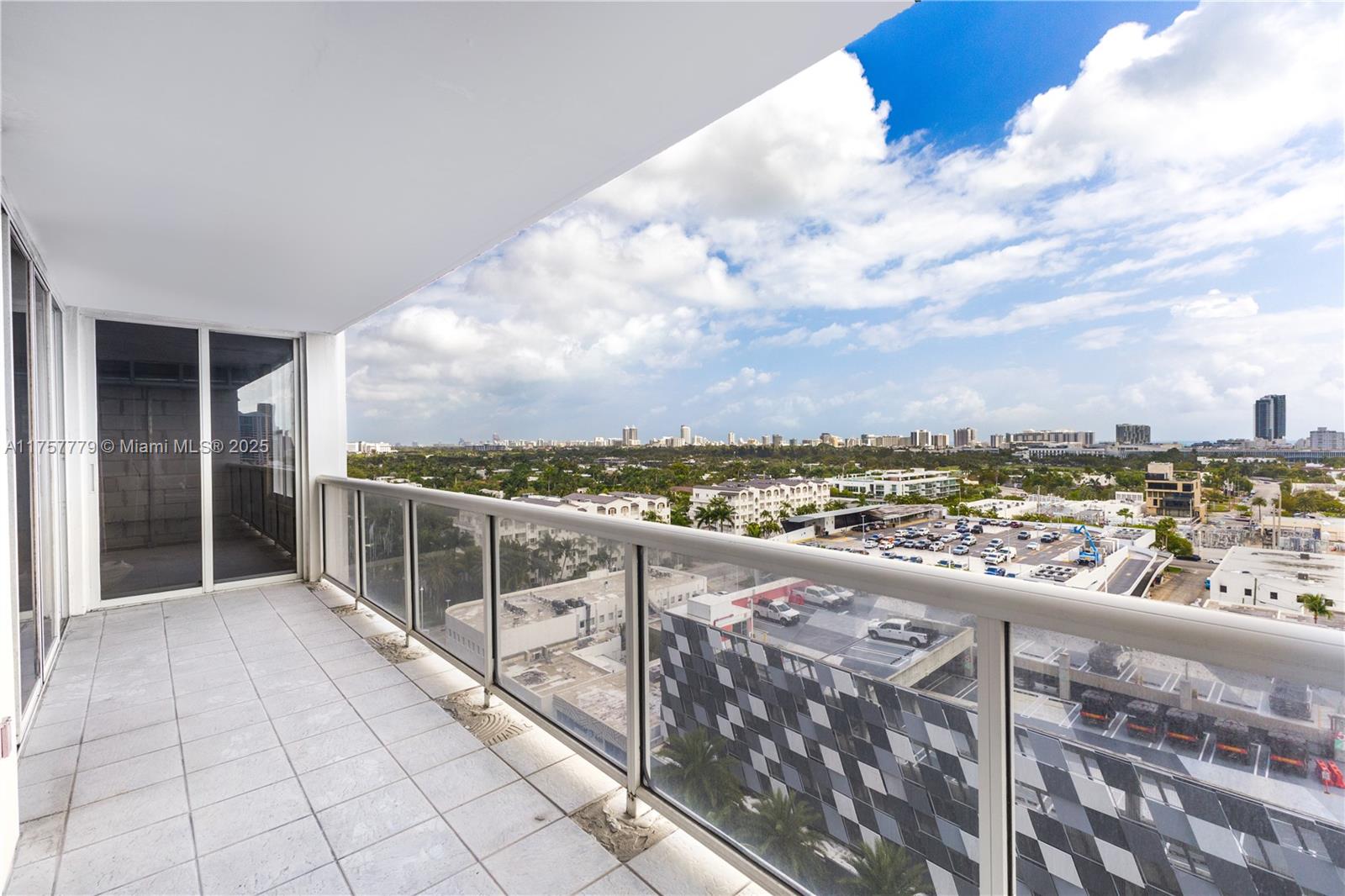 SUNSET HARBOUR SOUTH COND - Residential