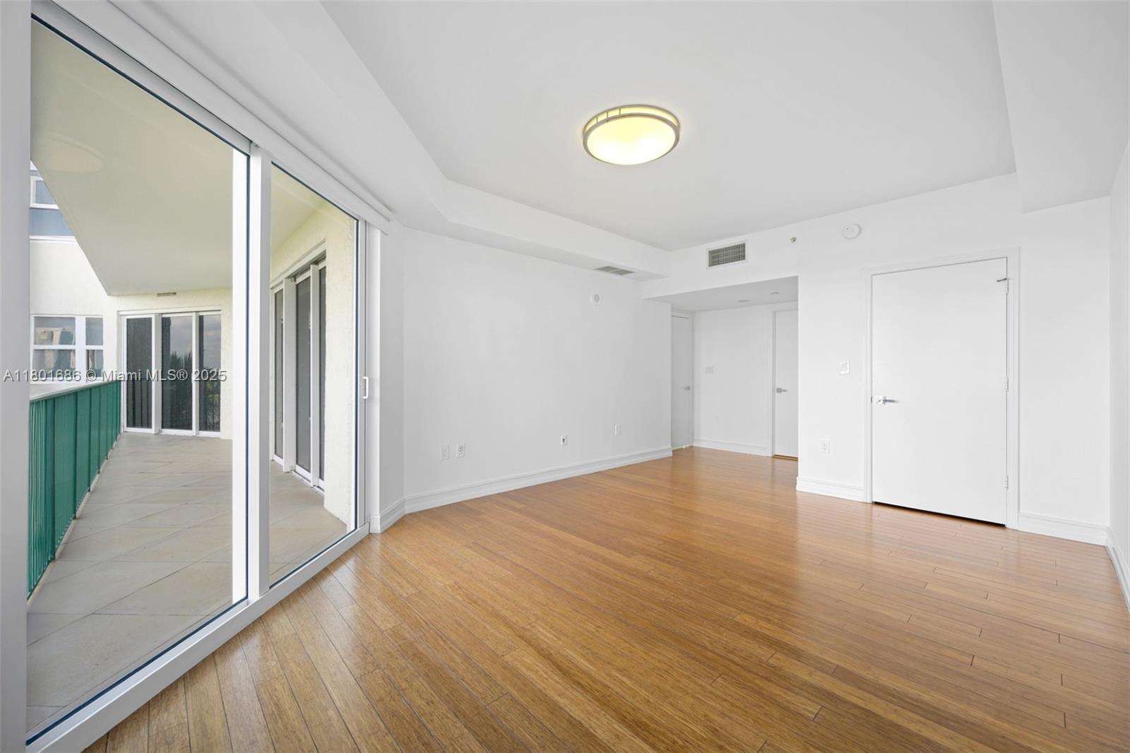 TURNBERRY VLG NO TOWER CO - Residential Lease