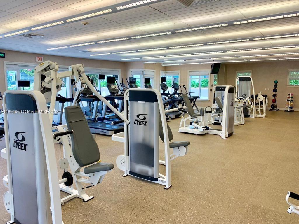 TURNBERRY VLG NO TOWER CO - Residential Lease