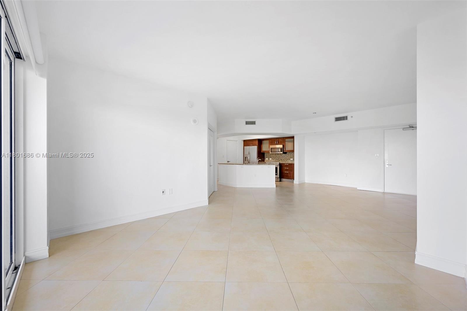 TURNBERRY VLG NO TOWER CO - Residential Lease
