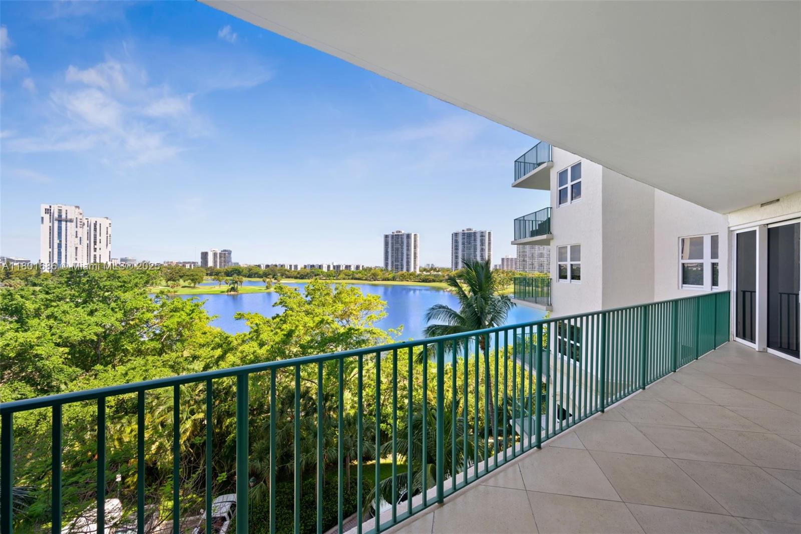 TURNBERRY VLG NO TOWER CO - Residential Lease