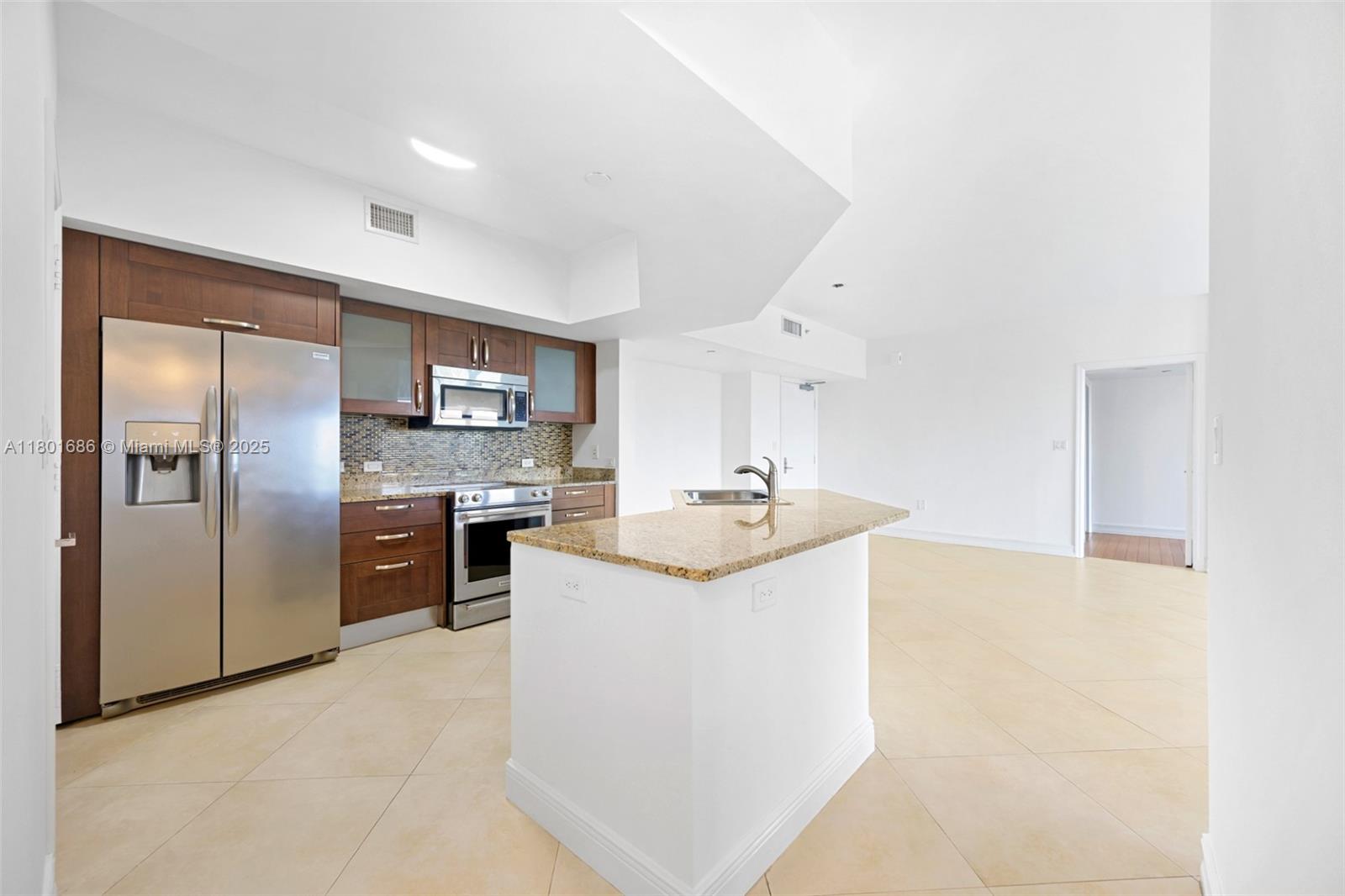 TURNBERRY VLG NO TOWER CO - Residential Lease
