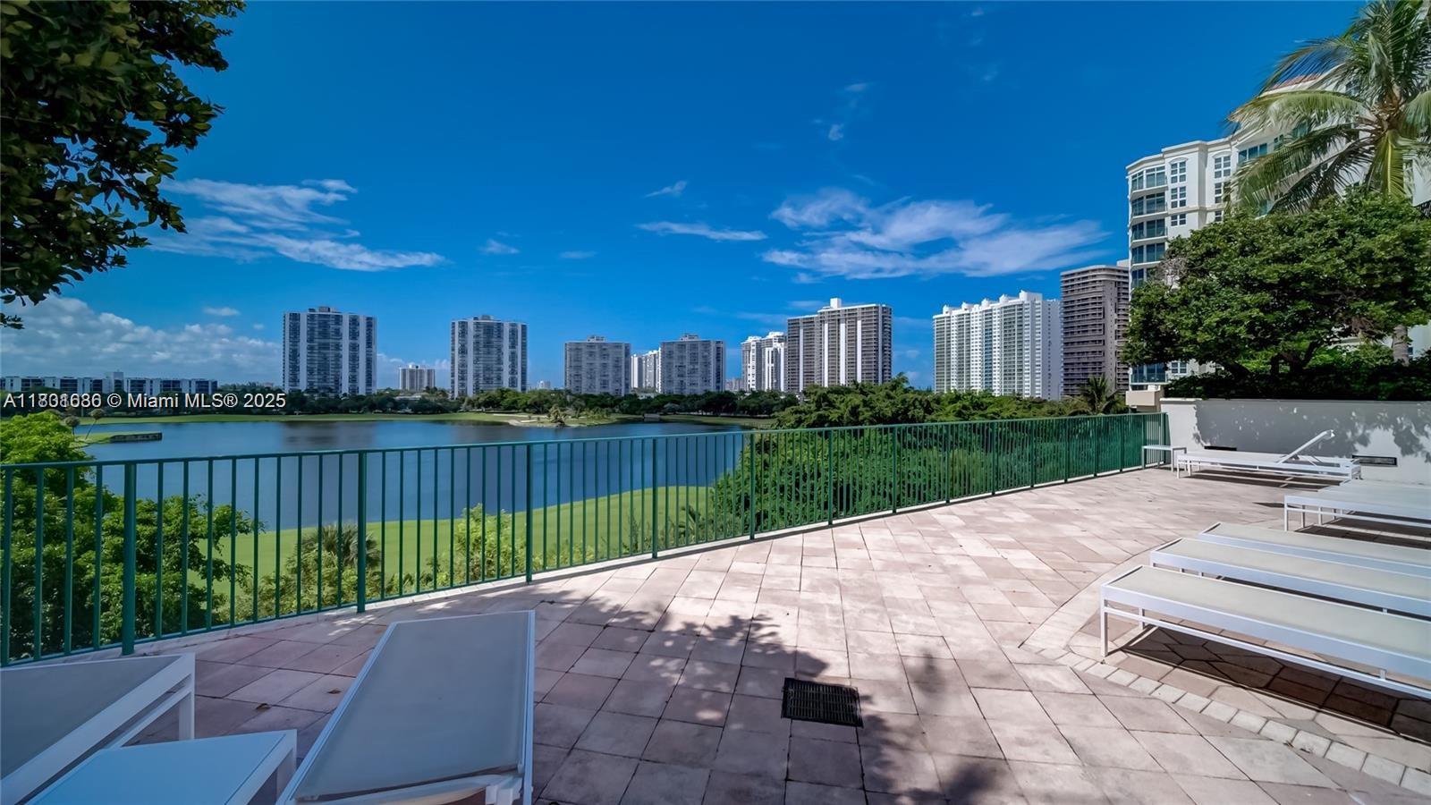 TURNBERRY VLG NO TOWER CO - Residential Lease