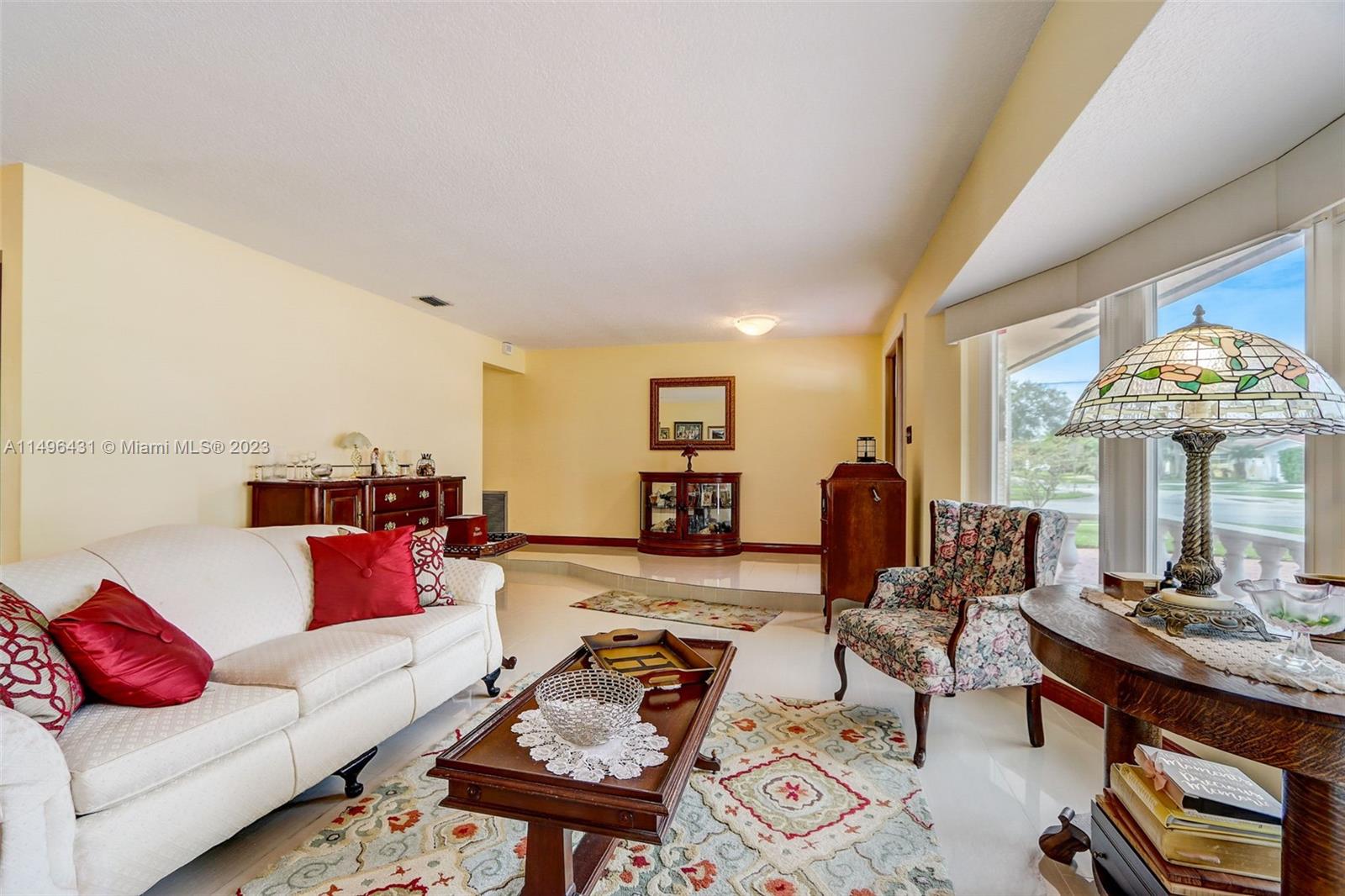 HOLLYWOOD HILLS - Residential
