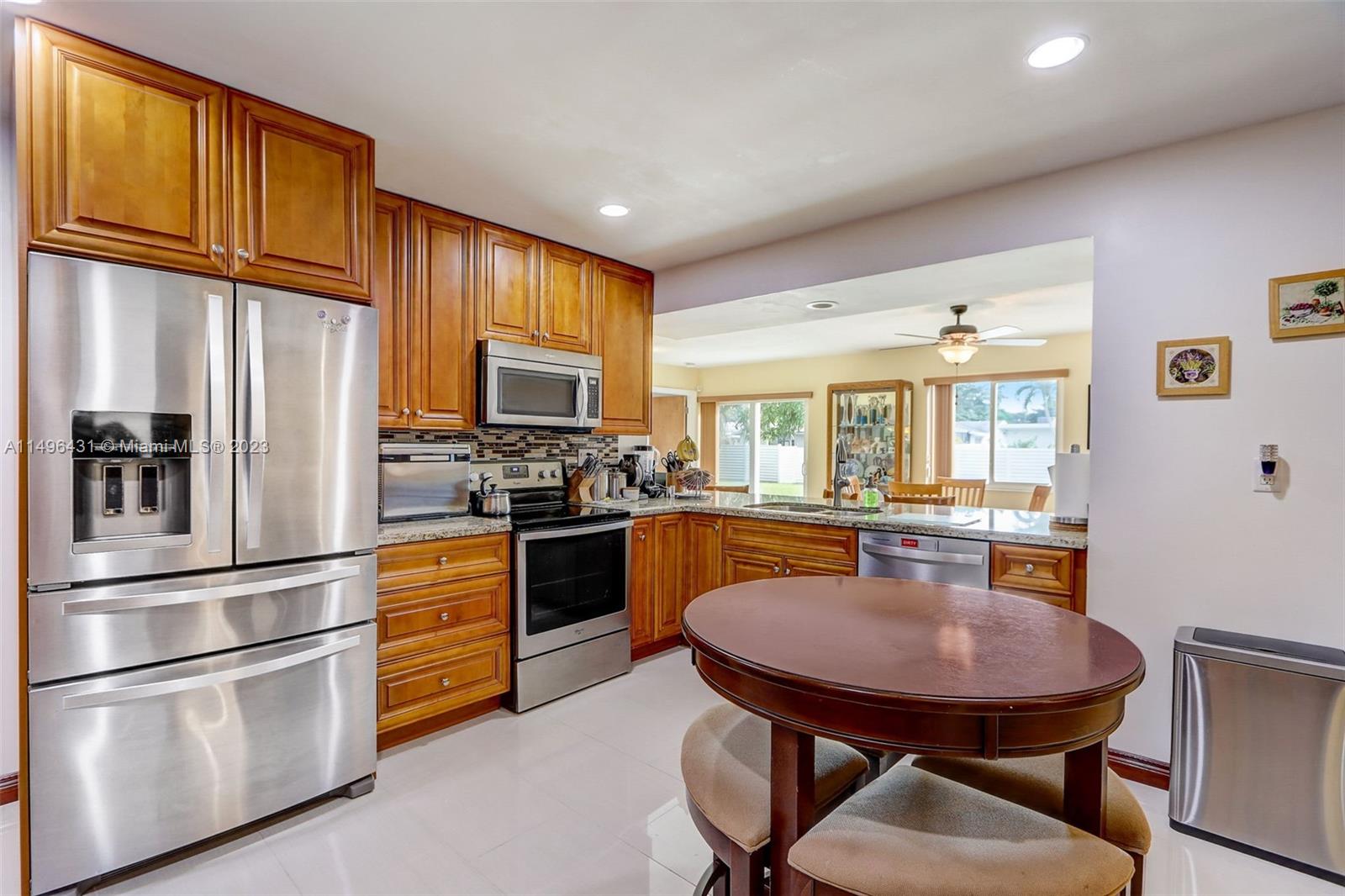 HOLLYWOOD HILLS - Residential
