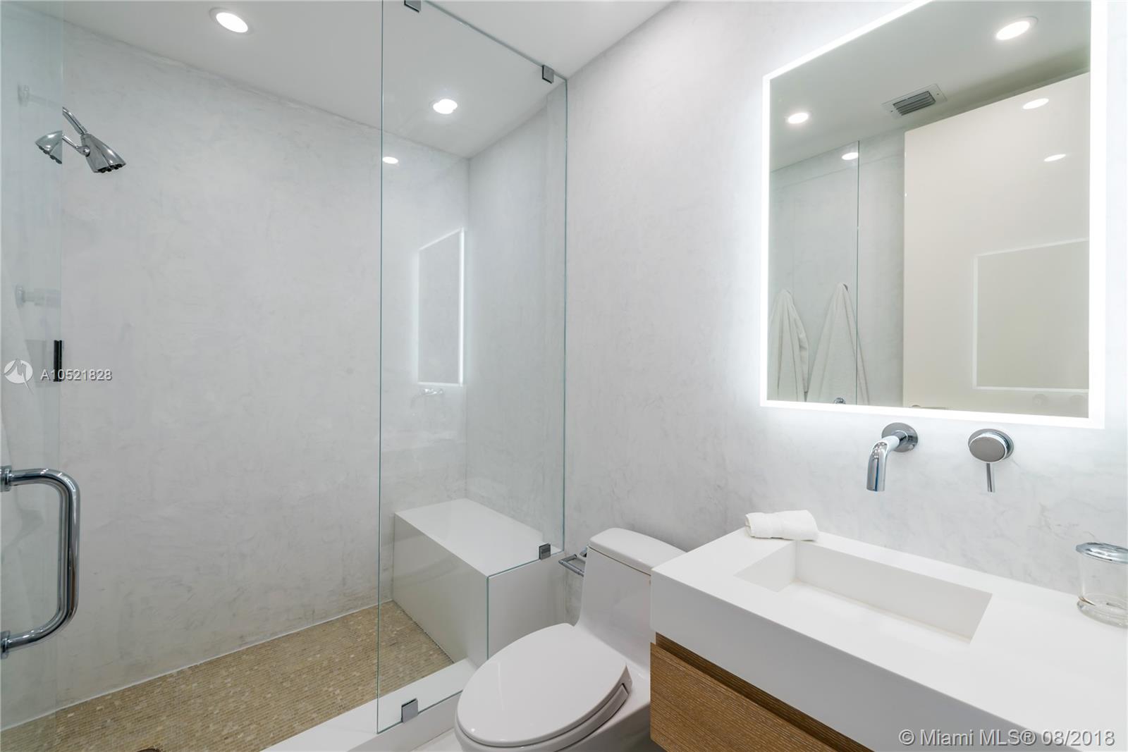 CONTINUUM ON SOUTH BEACH - Residential