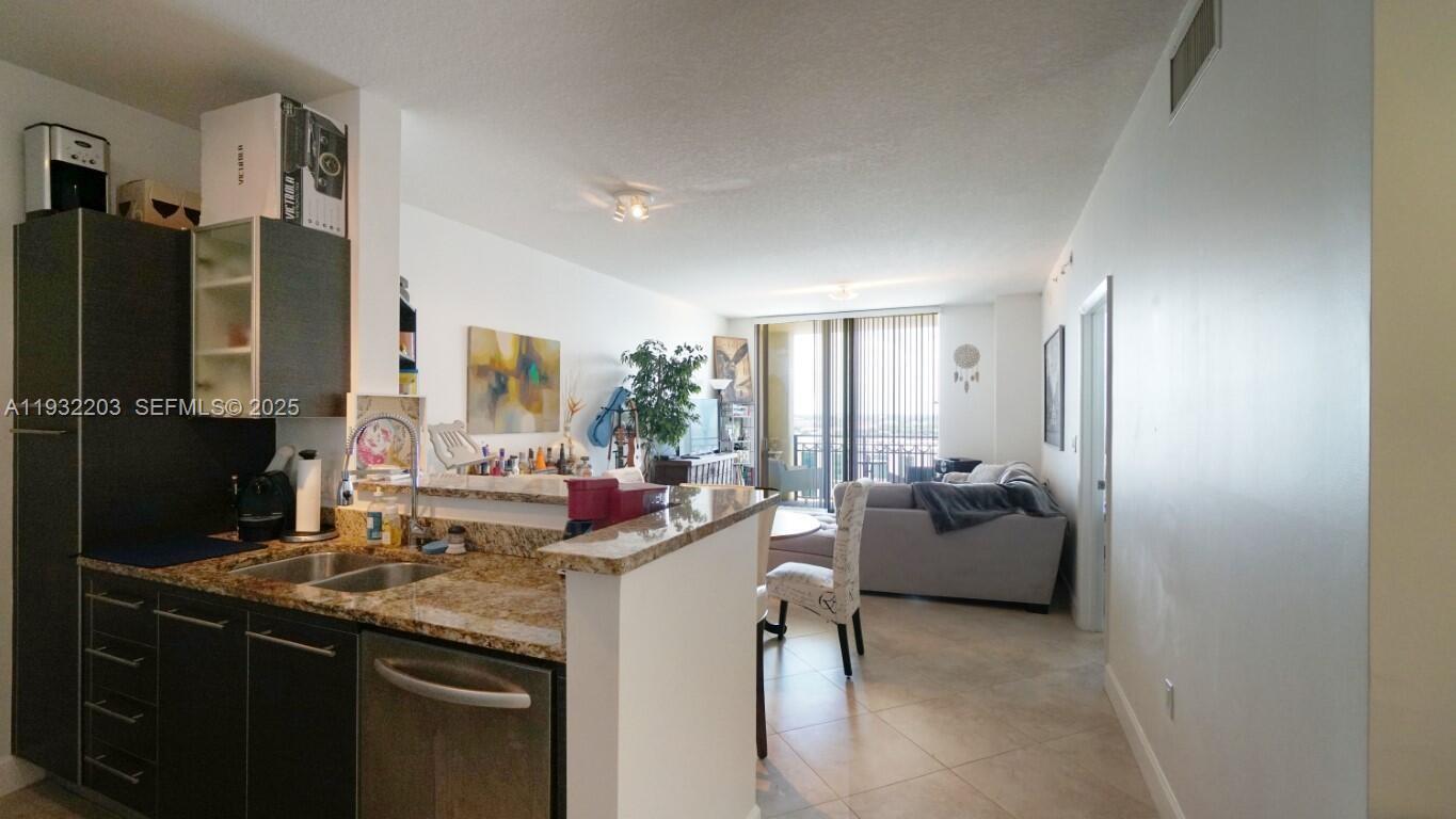 CITYPLACE SOUTH TOWER CON - Residential