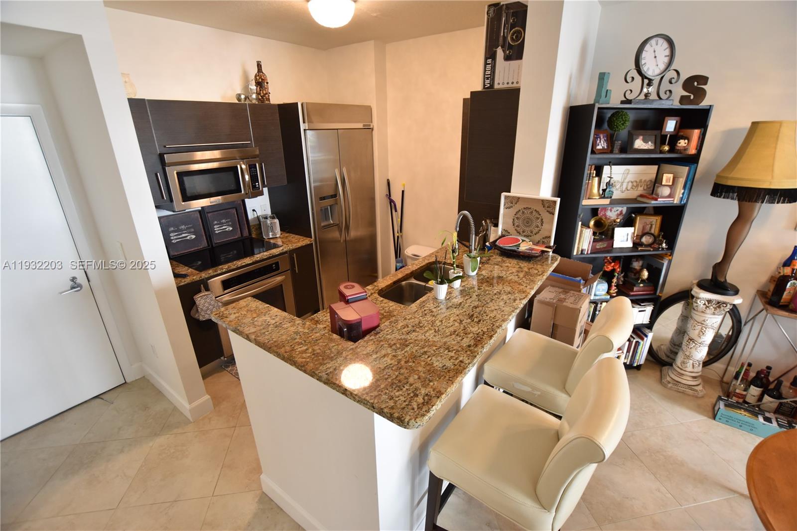 Perfect downtown location with high walkability! This unit offers stunning city views and includes garage parking in space 613. Features 10' ceilings, floor-to-ceiling impact windows in the master bedroom, stainless steel appliances, and granite countertops. Enjoy concierge service, valet parking, and incredible amenities like a sauna, billiards, library, clubhouse with a newly renovated pool, kitchen and bar area, TV, state-of-the-art fitness center, and more.