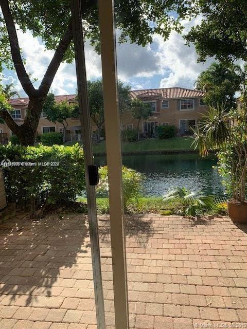 VILLAS AT HARBOR ISLES CO - Residential Lease