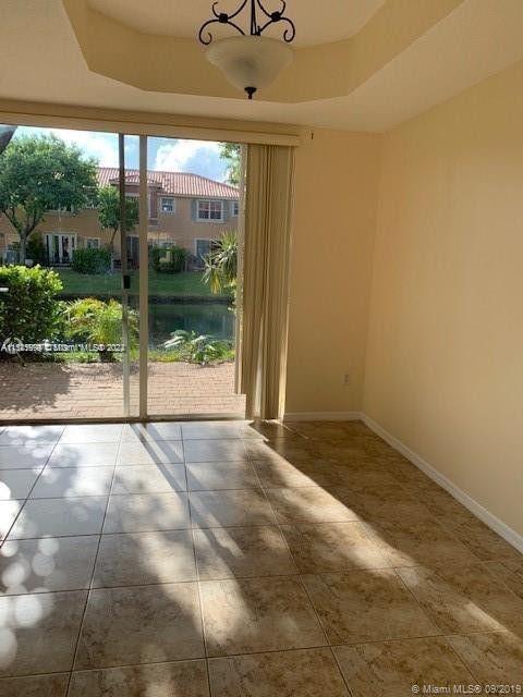 VILLAS AT HARBOR ISLES CO - Residential Lease