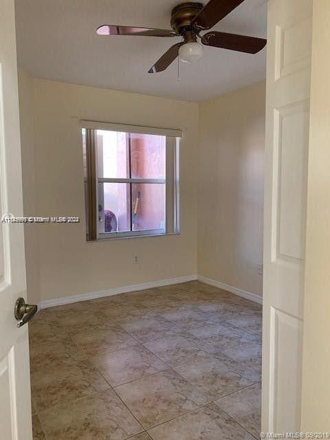 VILLAS AT HARBOR ISLES CO - Residential Lease