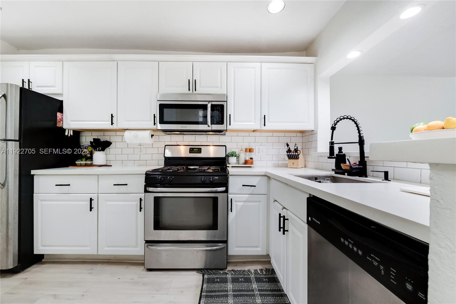 VILLAS OF PINECREST CONDO - Residential