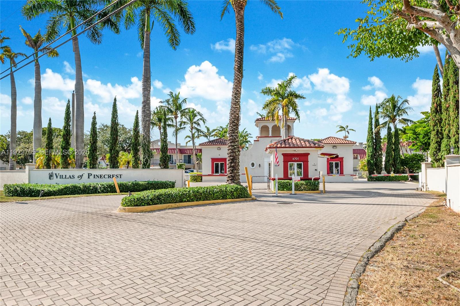 VILLAS OF PINECREST CONDO - Residential