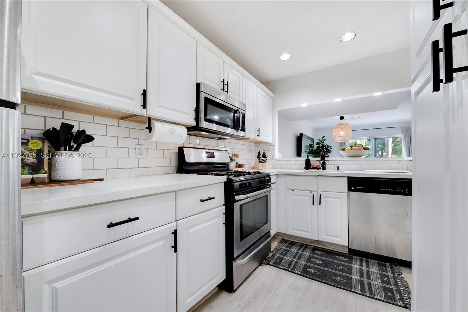 VILLAS OF PINECREST CONDO - Residential