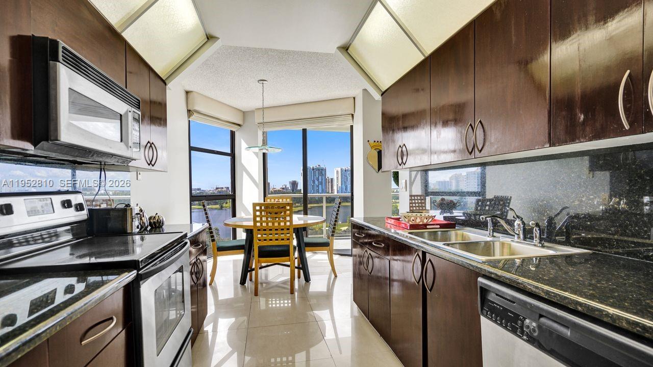 HAMPTONS WEST CONDO - Residential