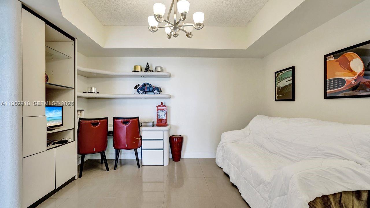 HAMPTONS WEST CONDO - Residential