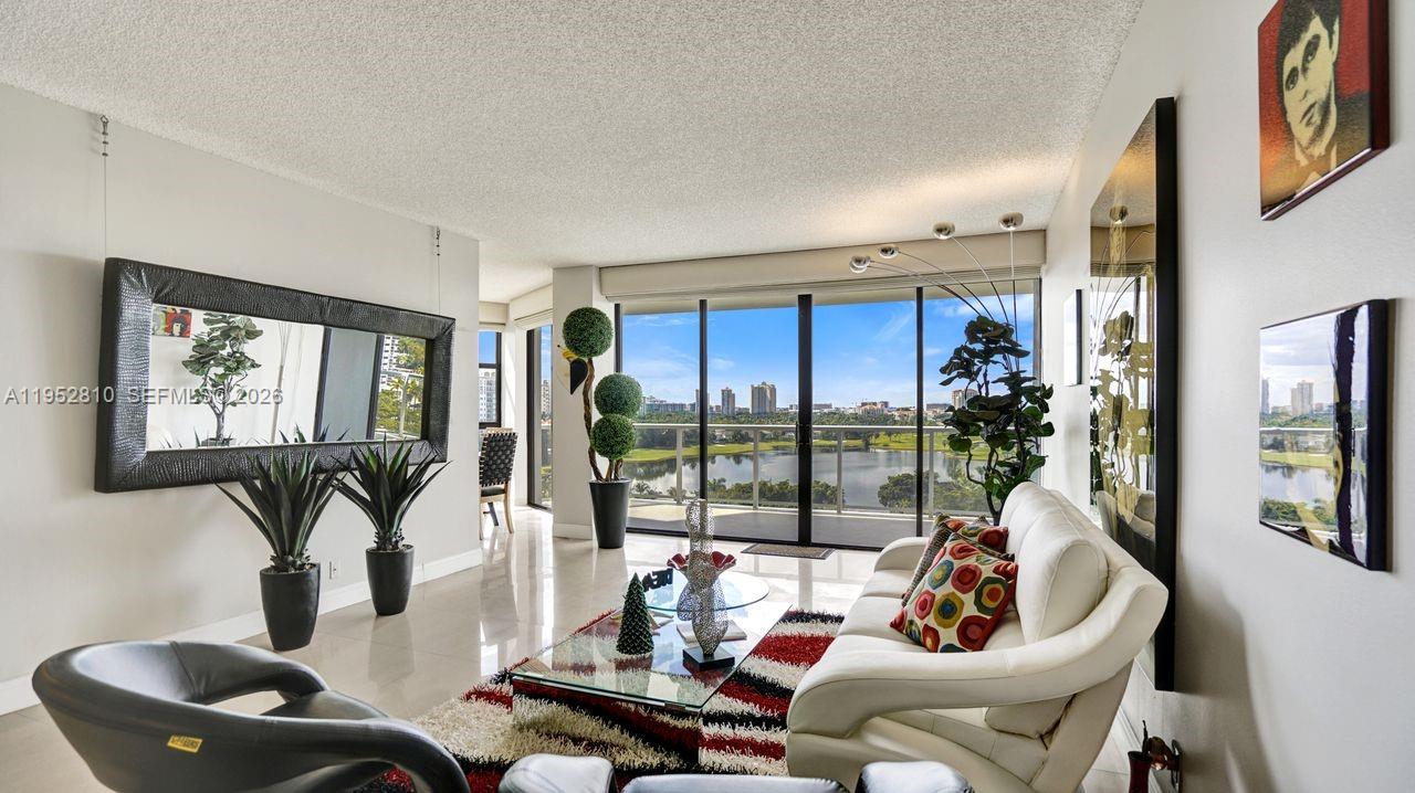 HAMPTONS WEST CONDO - Residential