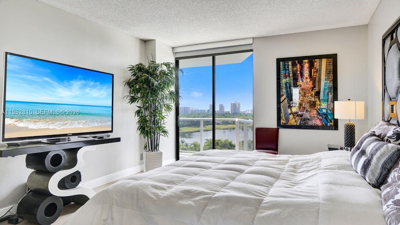 HAMPTONS WEST CONDO - Residential