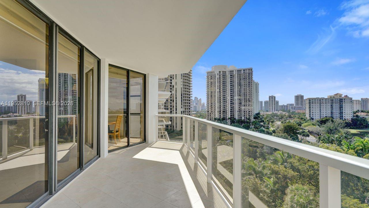 HAMPTONS WEST CONDO - Residential