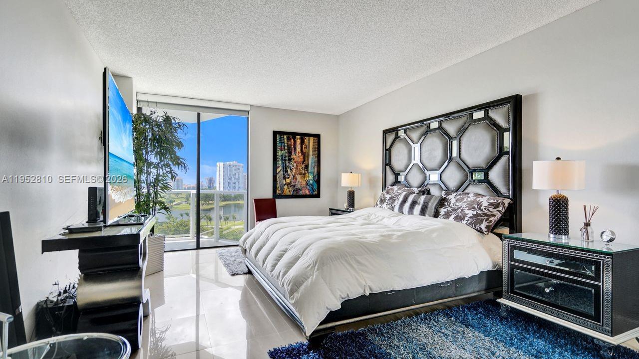 HAMPTONS WEST CONDO - Residential