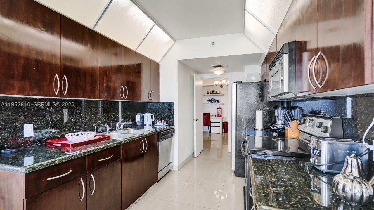 HAMPTONS WEST CONDO - Residential