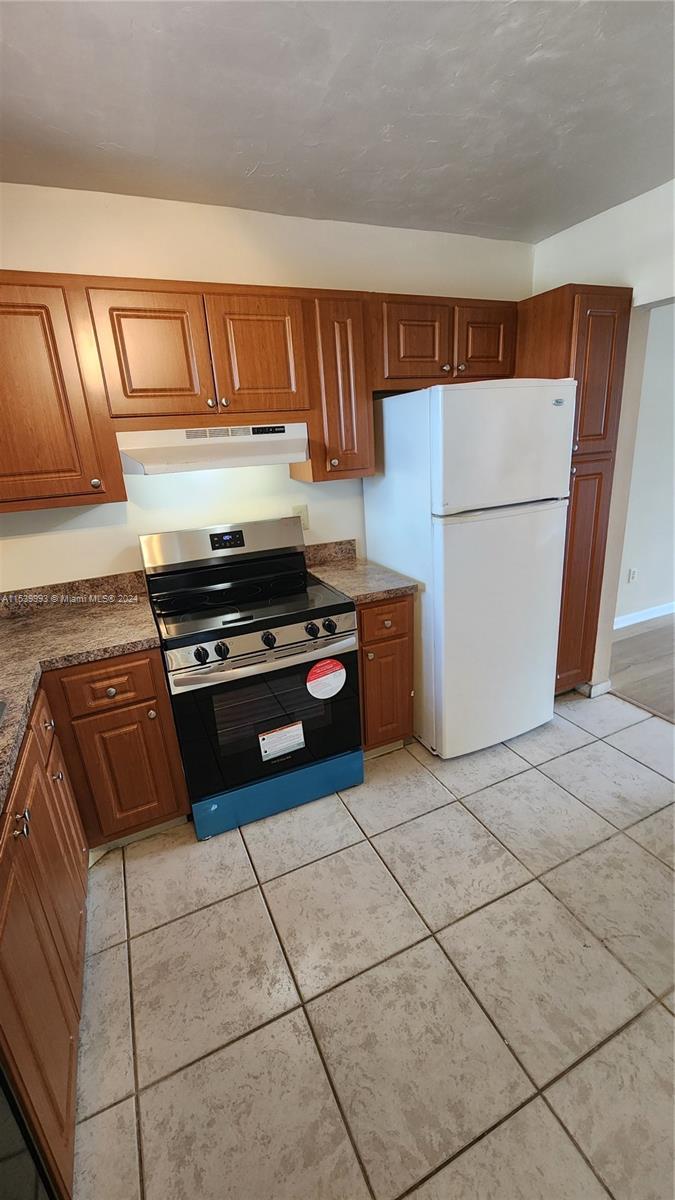 FRENCH VILLAS CONDO - Residential Lease