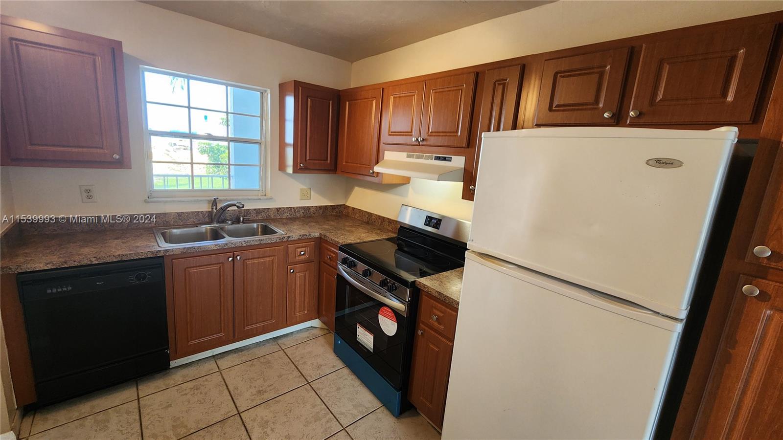 FRENCH VILLAS CONDO - Residential Lease