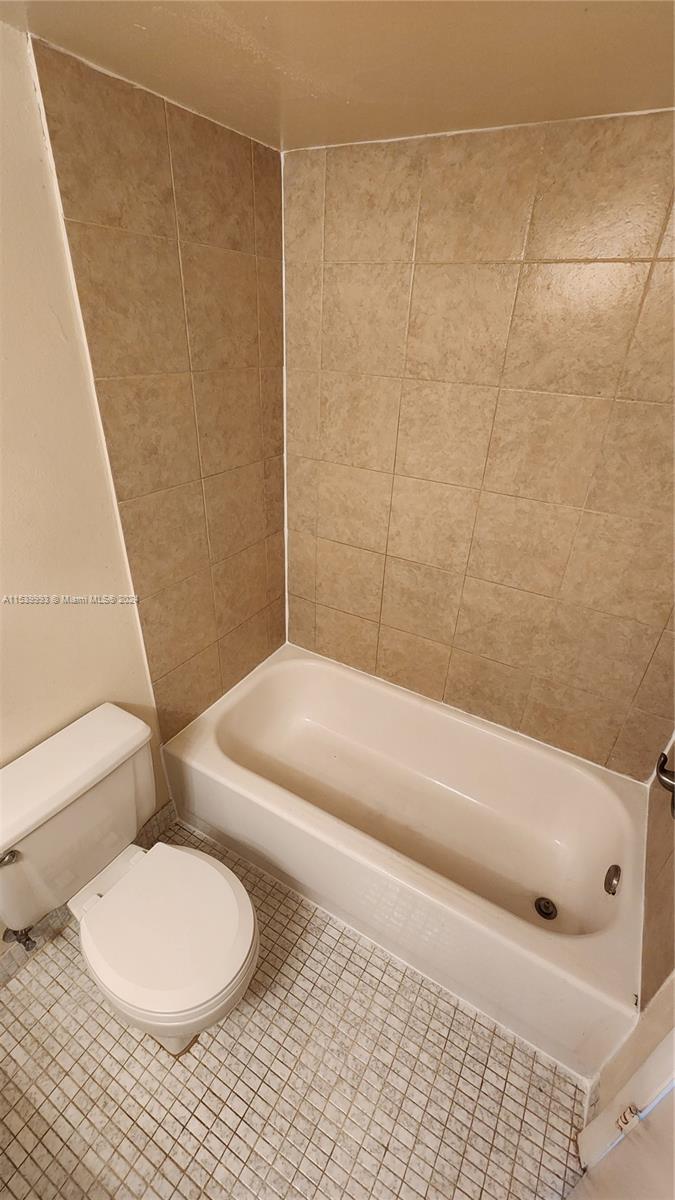 FRENCH VILLAS CONDO - Residential Lease