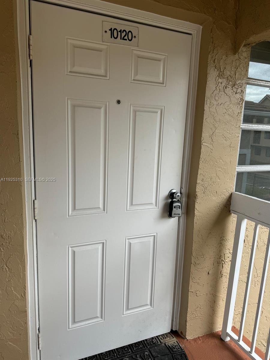 GREAT 2/2 FOR SALE IN THE AREA OF CORAL SRINGS, THIS COMMUNITY HAS A GREAT HOA AND IS NEAR TO MANY FABULOUS PLACES.