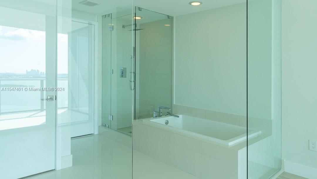 PARAISO BAY CONDO - Residential Lease