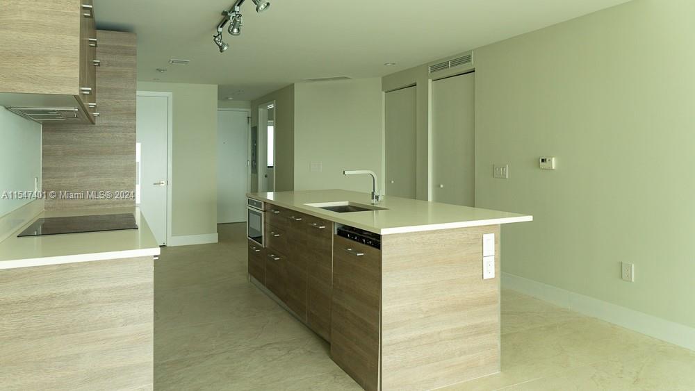 PARAISO BAY CONDO - Residential Lease