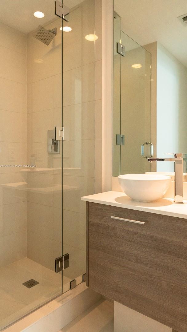 PARAISO BAY CONDO - Residential Lease