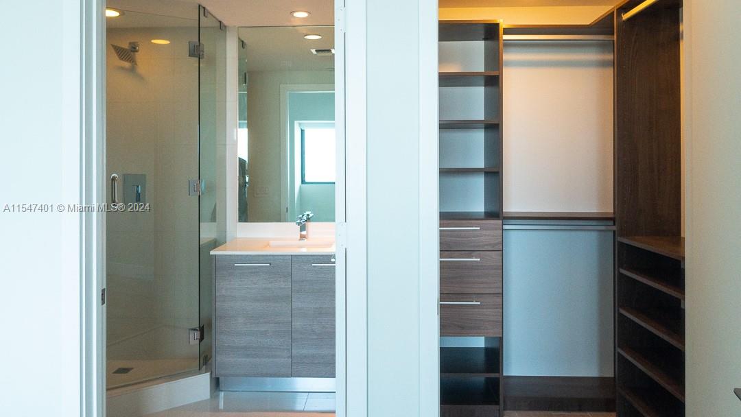 PARAISO BAY CONDO - Residential Lease
