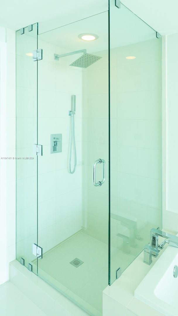 PARAISO BAY CONDO - Residential Lease