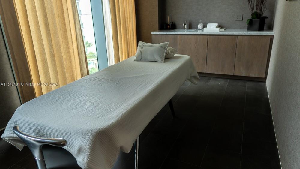 PARAISO BAY CONDO - Residential Lease