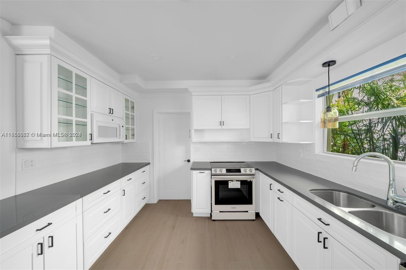 AMD PLAT OF SUNSET LAKE S - Residential Lease