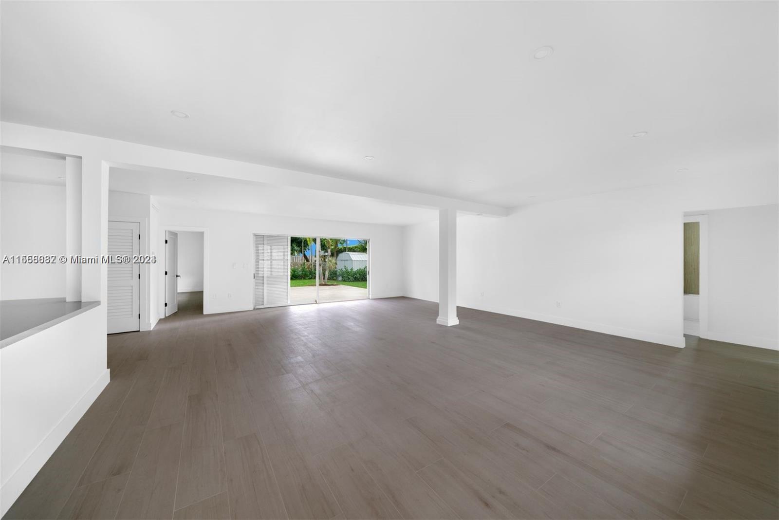 AMD PLAT OF SUNSET LAKE S - Residential Lease
