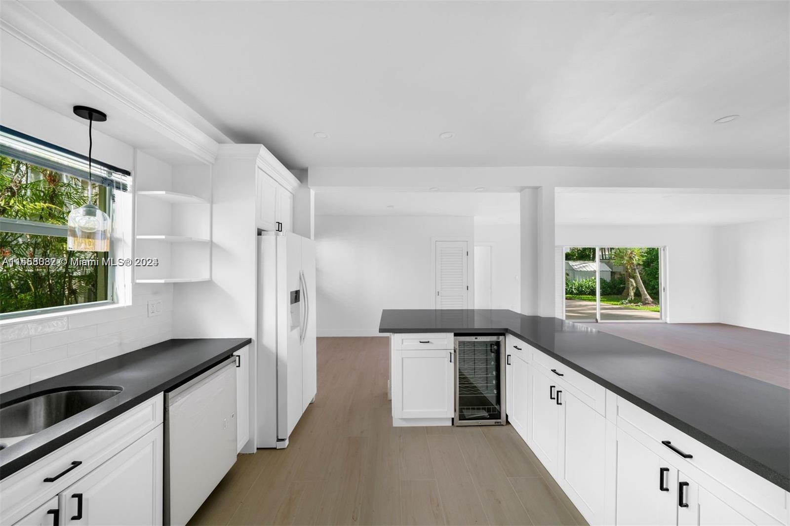 AMD PLAT OF SUNSET LAKE S - Residential Lease