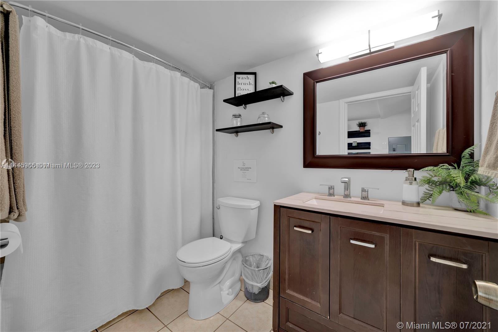 HOLLYWOOD LITTLE RANCHES - Residential Lease